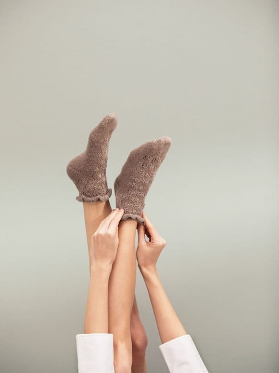 czasopismo Sandnes garn gazeta z ubraniami wzorami dla kobiet Snowbell socks skarpety 2202_1-2.jpg