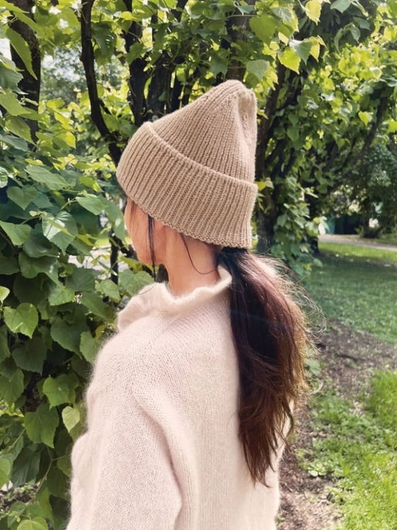 gazetka ze wzorami na druty sandnes garn 2210 wzor na czapkę damską czapka beanie.jpg
