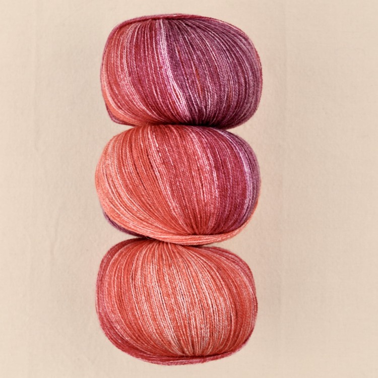 bardzo cienka wloczka melanzowa superwash 100% wełna merino starwool lace online rozowy czerwony.JPG