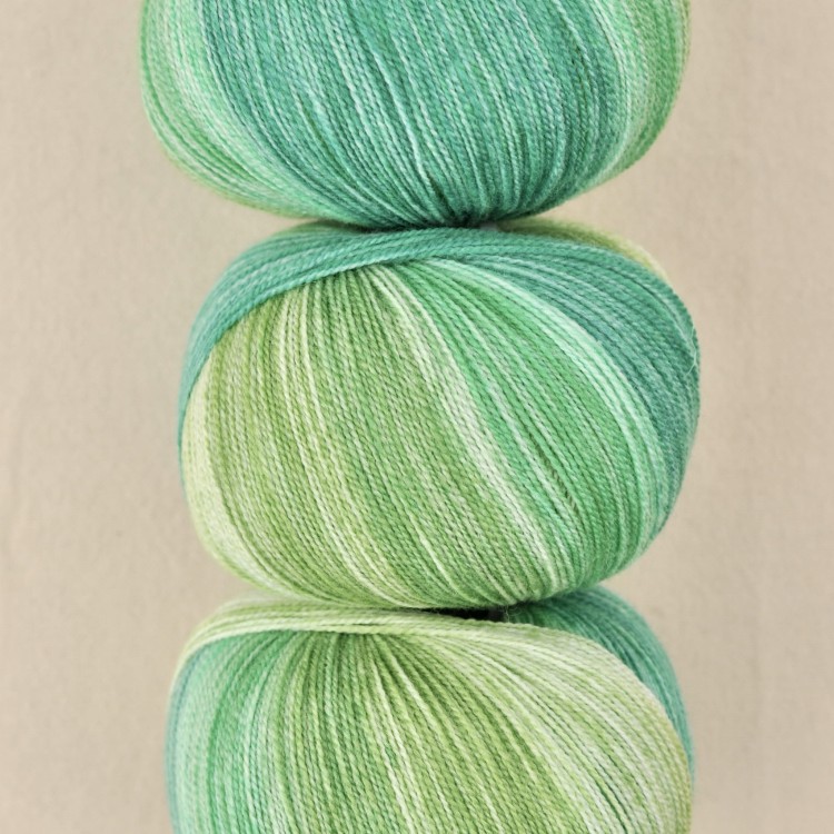 bardzo cienka wloczka melanzowa superwash 100% wełna merino starwool lace online szmaragdowy zielony.JPG