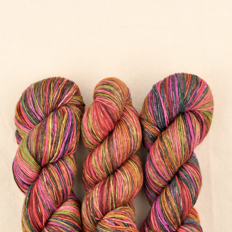 wloczka skarpetkowa recznie farbowana welna merino superwash welna na skarpety lazy lion kremke. czerwona pomaranczowaJPG.JPG