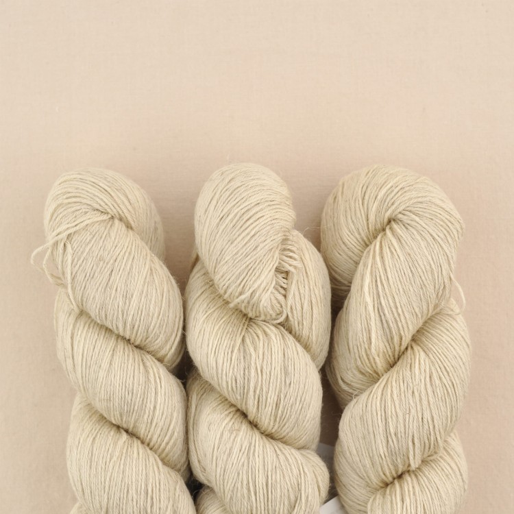 naturalna wloczka na skarpety superwash welna i len lazy linien kremke wloczka na skarpety robione na drutach rustykalna woczka off white.JPG