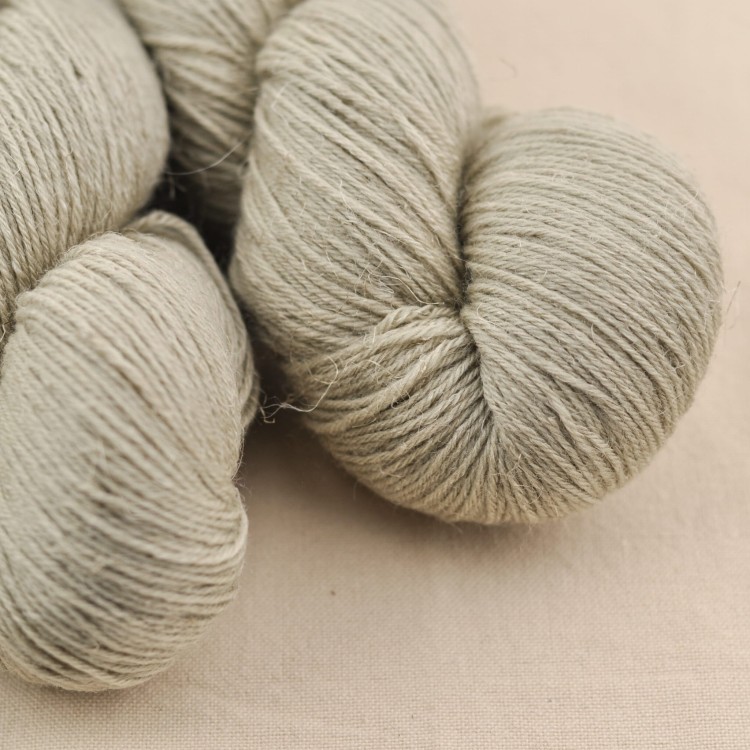 naturalna wloczka na skarpety superwash welna i len lazy linien kremke wloczka na skarpety robione na drutach zielona.JPG