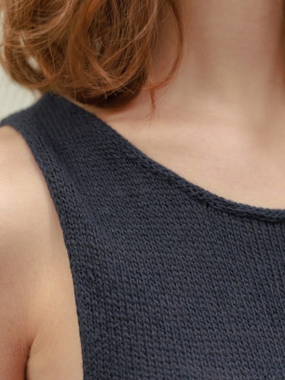 wzor na druty na sukienkę lato wiosna sandnes garn tynn line bawelna len wiskoza sia dress 2404-3_7.jpg