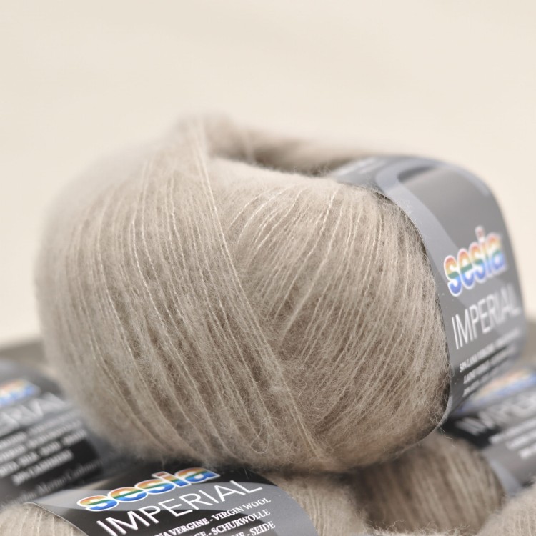 cienka puszysta wloczka imperial sesia welna merino merynosa jedwab kaszmir zamiennik moheru kid silk 349 chlodny bezowy.JPG