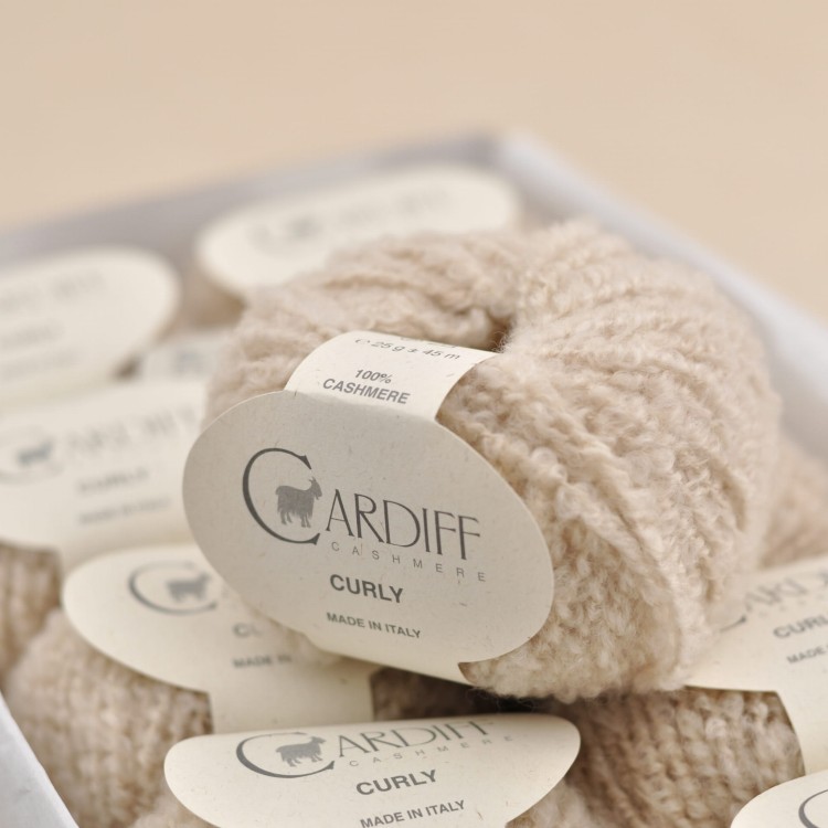 wloczka curly cardif cashmere welna kaszmir wloczki typu boucle naturalna motek silver jasny bezowy 102.JPG