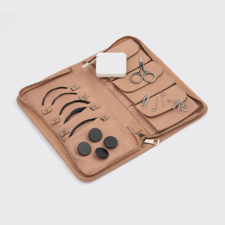 etui na zylki i akcesoria dziewiarskie nozyczki zamszowe skorzane knitpro clay jasny bezowy cable-case-clay_1.jpg