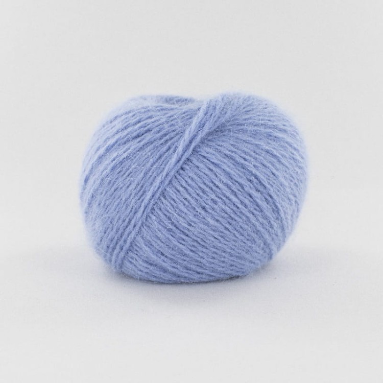 wloczka angora welna krolicza welna merino merynosa miekka puszysta wloczka zamiennik kid silk moherj jedwab COEUR D’ANGORA motek na druty dzierganie 318 blekitny fonty niebieski jeans.jpg