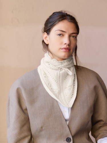 wzor na druty chusta apaszka ażur sandnes garn cashmere z kaszmiru wloczka niegryzaca motek dzierganie 2508-01_02.jpg