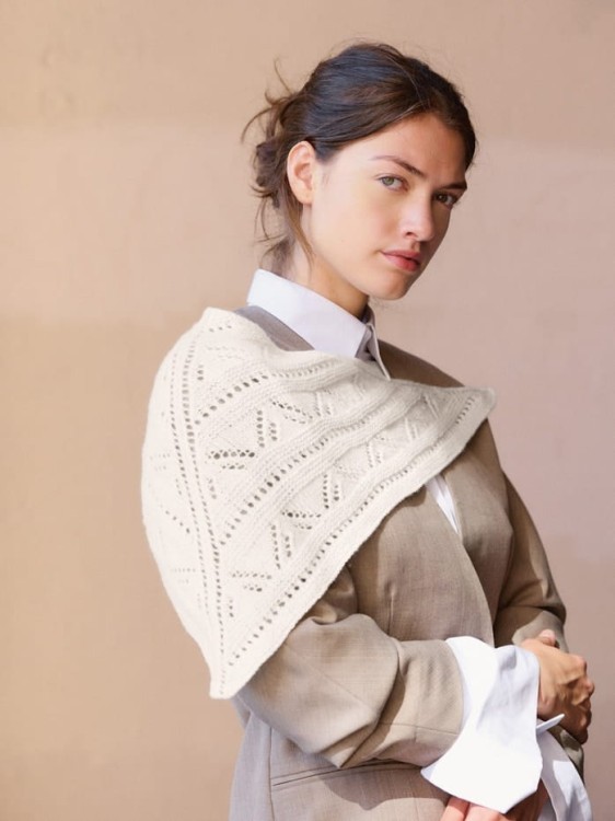 wzor na druty chusta apaszka ażur sandnes garn cashmere z kaszmiru wloczka niegryzaca motek dzierganie 2508-01_01_3.jpg