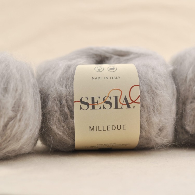 wloczka gruba z wlosem welna merino super kid moger mohair niegryzaca na czapke sweter milledue sesia na druty motek szary.JPG