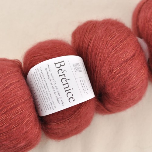 motek berenice de rerum natura kid silk moher jedwab welna merino merynosa delikatna niegryzaca cienka wloczka moherowa na druty szydelko dzierganie czerwony.JPG