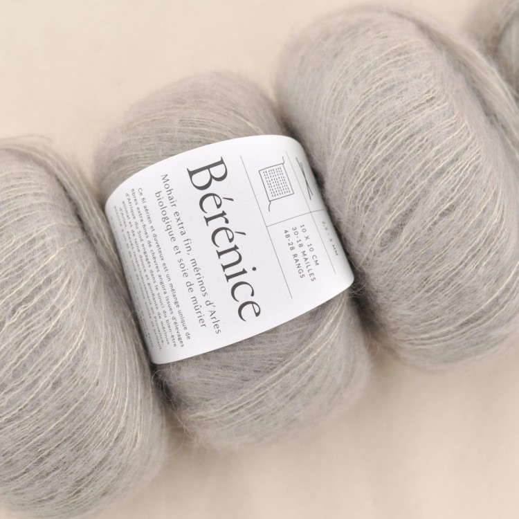 motek berenice de rerum natura kid silk moher jedwab welna merino merynosa delikatna niegryzaca cienka wloczka moherowa na druty szydelko dzierganie czlodny bezowy.JPG