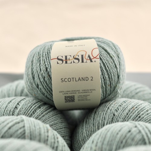 cienka włóczka Sesia Scotland 2 wełna merino tweed z kolorowymi wtrąceniami bardzo wydajna niegryząca dzierganie motek zielony.JPG
