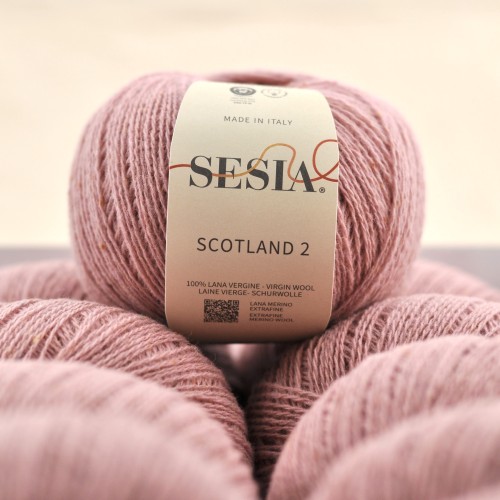 cienka włóczka Sesia Scotland 2 wełna merino tweed z kolorowymi wtrąceniami bardzo wydajna niegryząca dzierganie motek.JPG