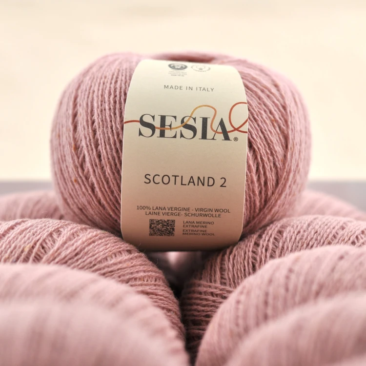 cienka włóczka Sesia Scotland 2 wełna merino tweed z kolorowymi wtrąceniami bardzo wydajna niegryząca dzierganie motek.JPG