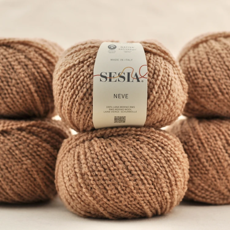 wloczka neve sesia welna merino merynosa boucle nitka puszysta petelki delikatna miekka niegryzaca wloczka dla dziecka na druty dzierganie motek cieply brazowy karmelowy.JPG