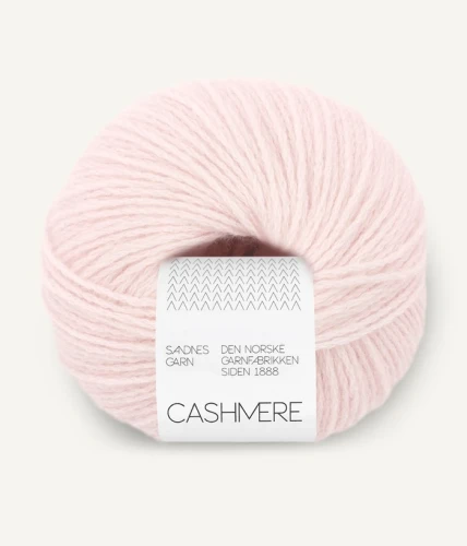 wloczka cashmere sandnes garn nowosc miekka niegryzaca welna kaszmir dla dzieci niemowlad wrazliwych na druty dzierganie 11644501_marshmallow-pink_300dpi_noste.jpg.webp